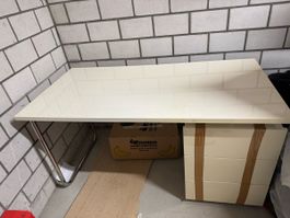 Schreibtisch weiss mit Rollcontainer Metallbeine gebraucht
