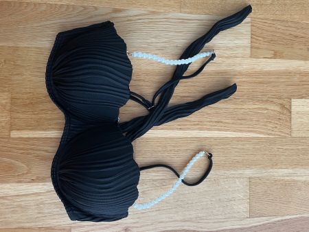 Schwarzes Bikini Grösse S mit Perlenträgern
