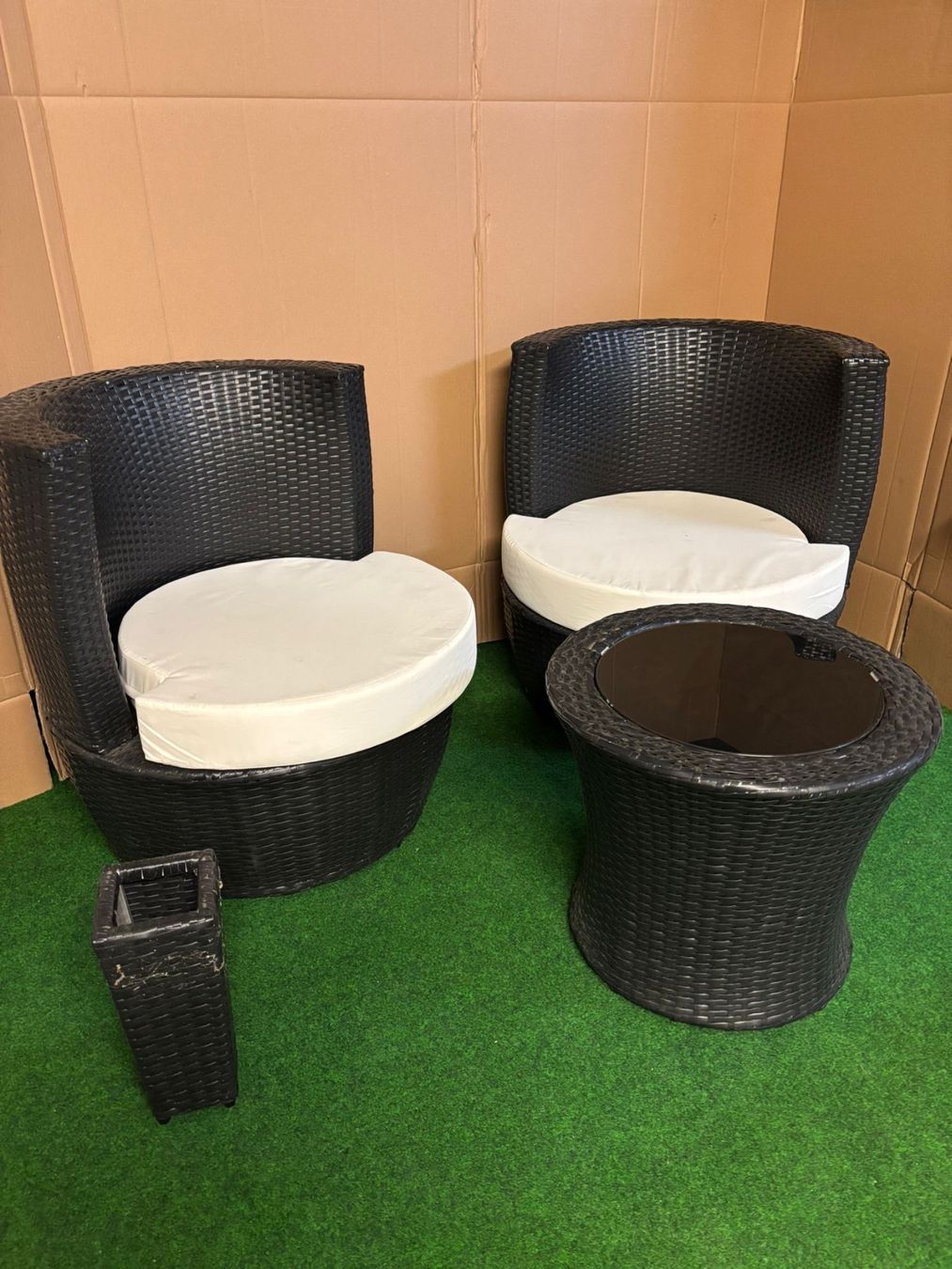 Set di tavolo e panche: Lounge – Usato da Zug venduto da Biki72 1