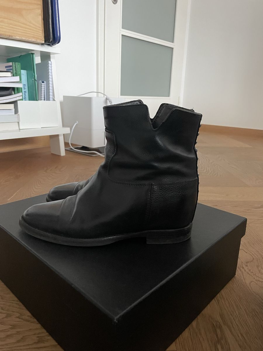 Damenschuhe: Stivaletto nero con piccole borchie – Gebraucht aus Zürich von giu_f6mt 1