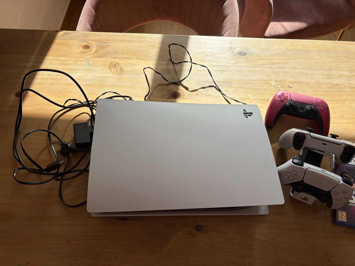 Console: Playstation 5 (PS5) mit 3 Controller + 2 Games! – Nuovo (secondo la descrizione) da Luzern venduto da hetalw 2