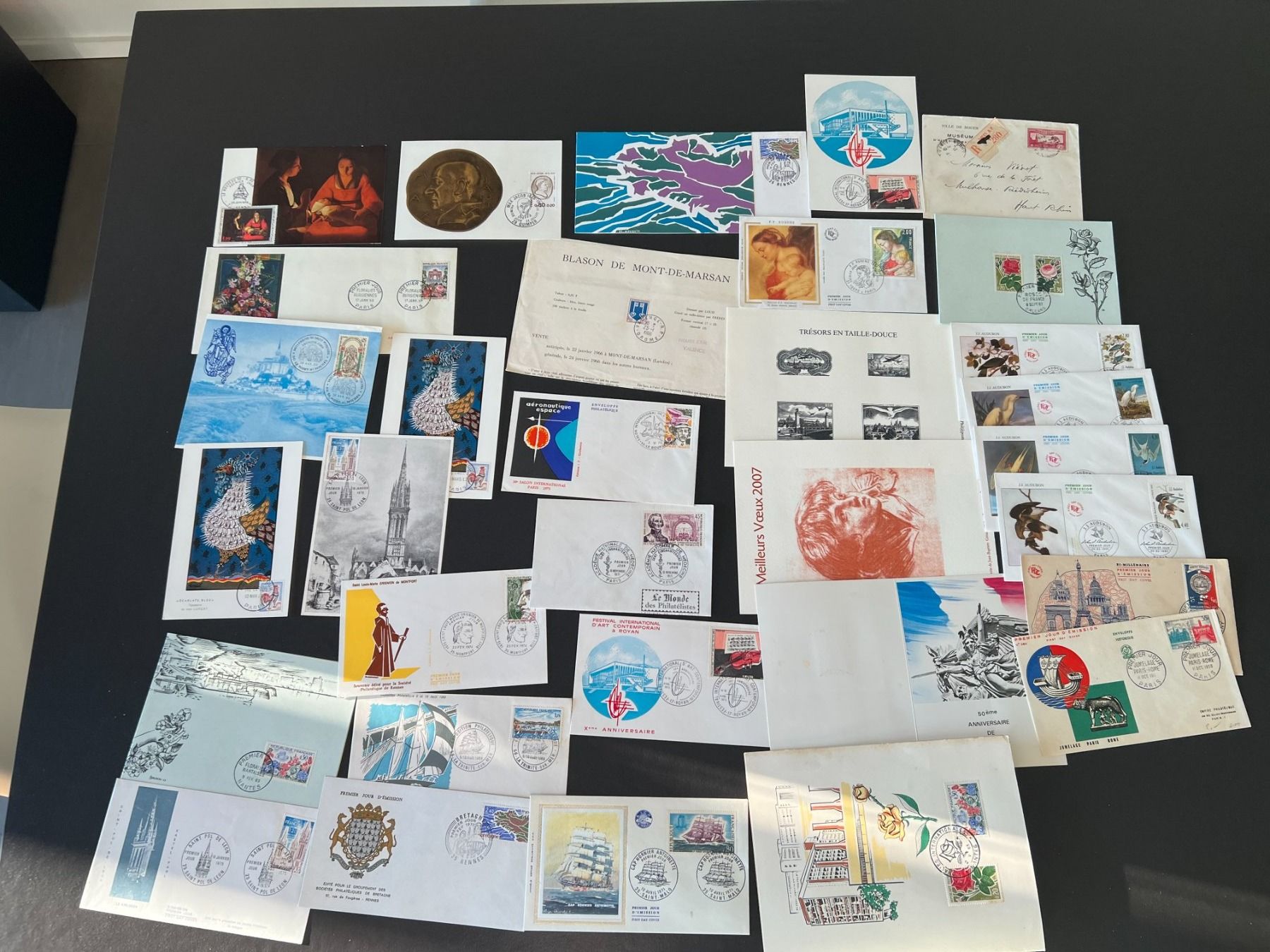 Tutti i francobolli: () Super lot de 150+ souvenirs philatéliques – Usato da Lausanne venduto da ffhoud 3
