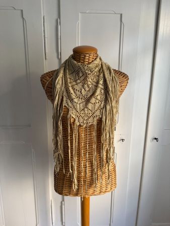 Dreieckstuch Schal beige mit Fransen