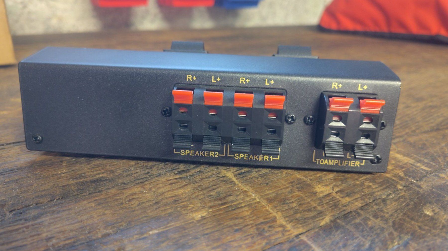 Interruttori: 2-Way Speaker Switch Box – Usato da Birsfelden venduto da Stephan.W 1