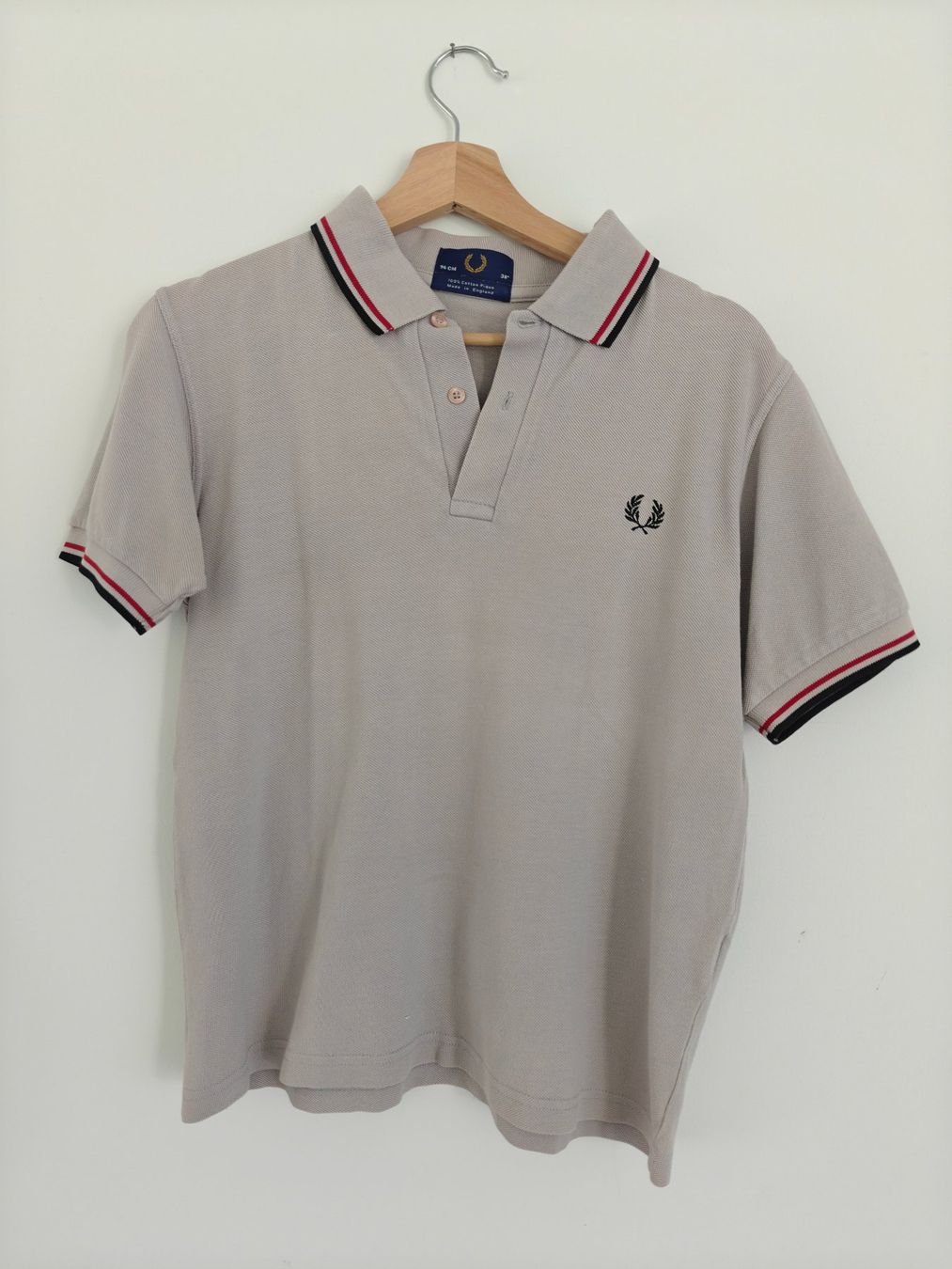 Fred Perry Magliette Polo: Fred Perry Twin Tipped Polo - Grey, Red & Black – Usato da Preonzo venduto da pngs_