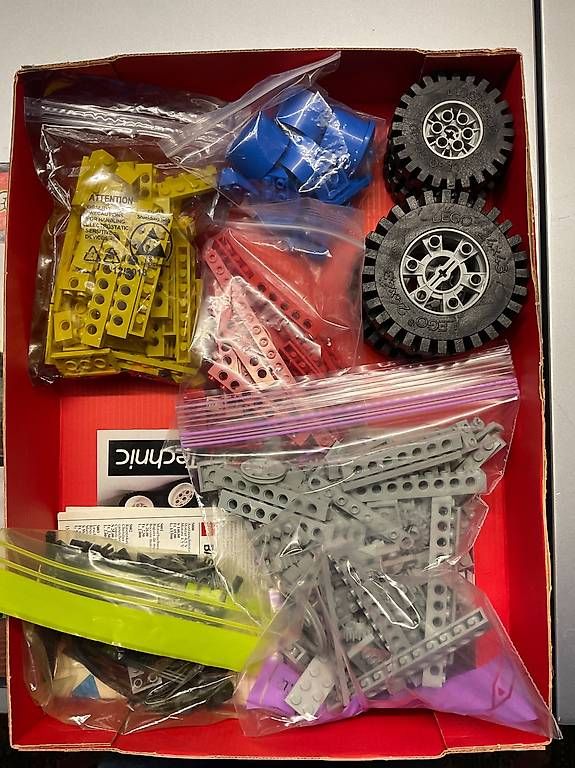 Lego Kit di costruzioni: Lego Technic Traktor 8849 in der Originalverpackung – Usato da Willerzell venduto da Eluchs 2
