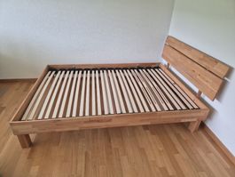 Bettgestell aus Holz ohne Lattenrost, 140x200