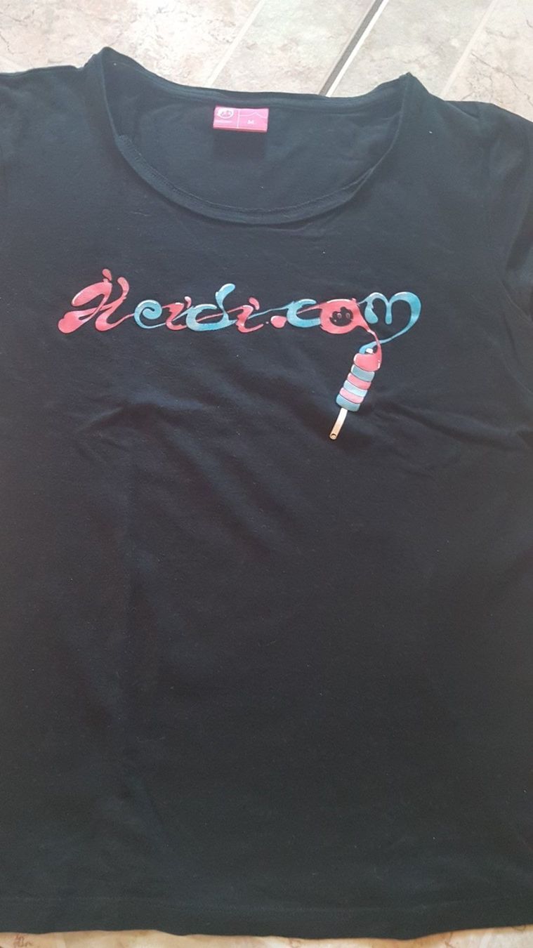T-Shirts: T-shirt noir taille M marque Heidi.com – Gebraucht aus Villiers von san_jn5w 2