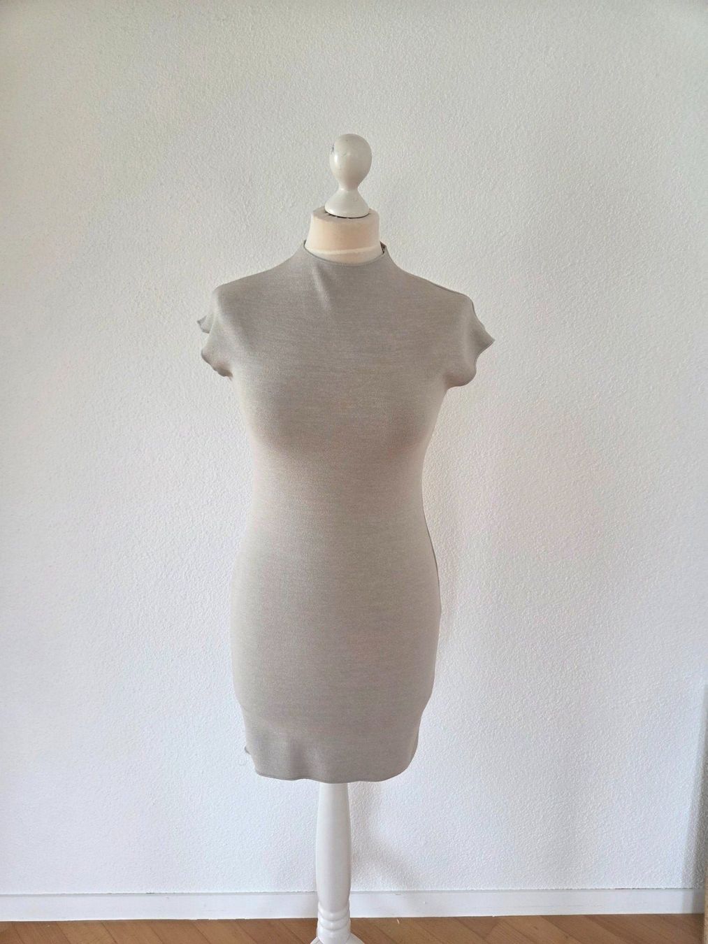 Zara Vestiti: Kleid Beige Zara – Nuovo (secondo la descrizione) da Wängi venduto da Bibo4. 1