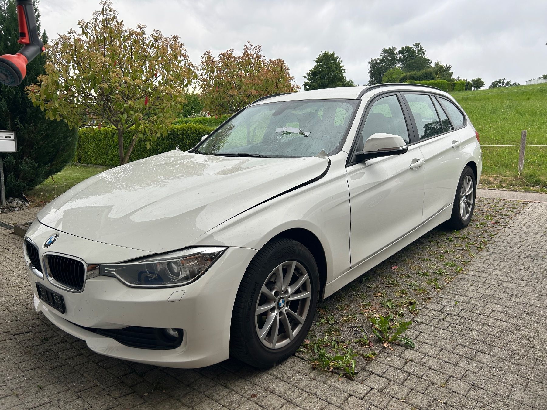 BMW Autos: BMW 320d xDrive mit Carrosserieschaden – Défectueux à Baar par gentis2