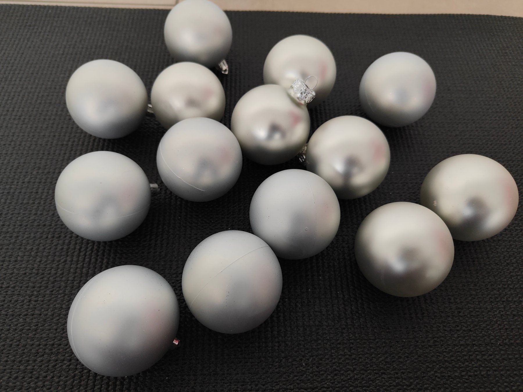 Toutes les décorations: Weihnachtskugeln silber-matt – D'occasion à Rickenbach b. Wil par Beautiful.Things 3
