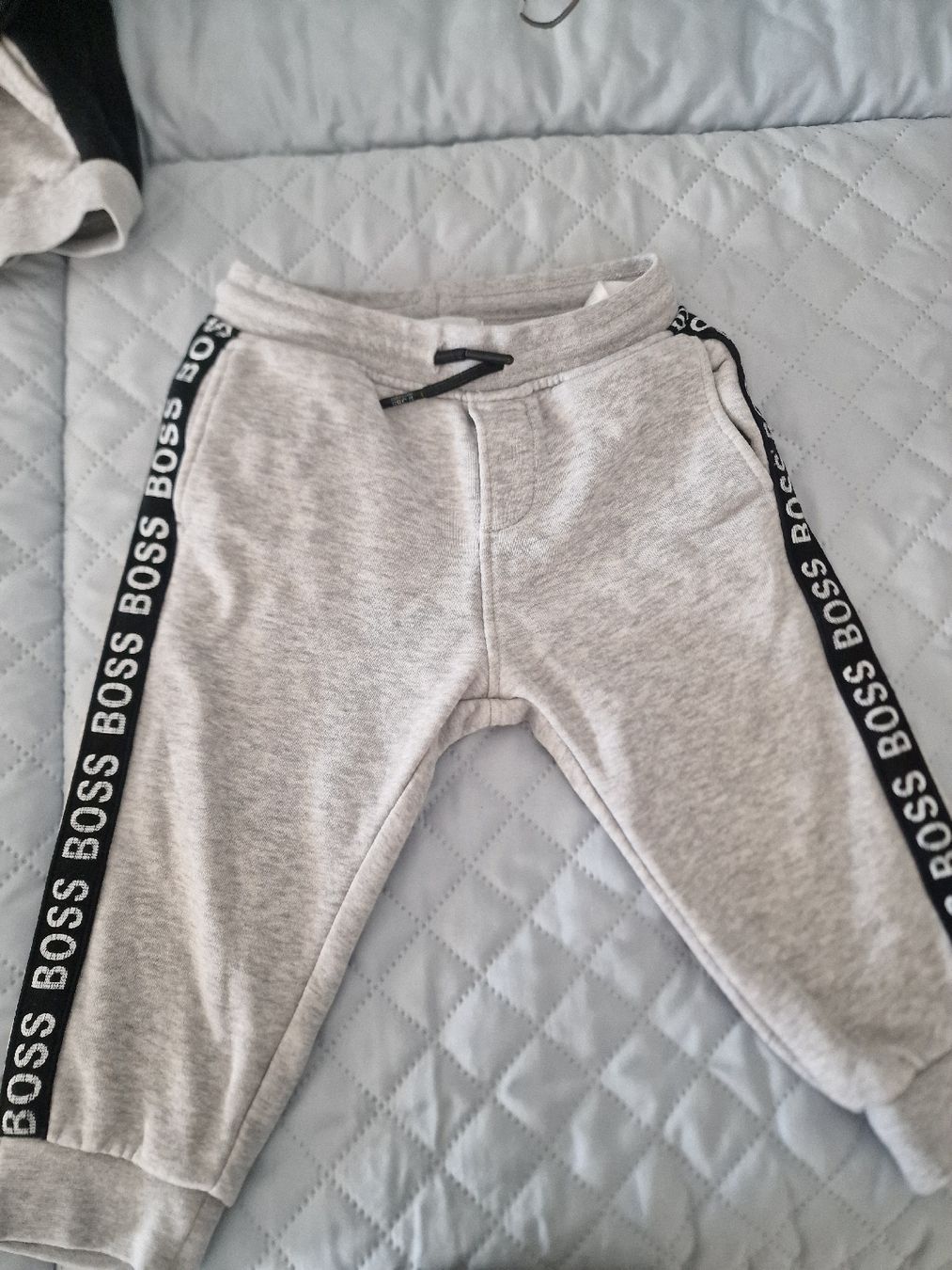 Hugo Boss Kleiderpakete & -sets: Ensemble Hugo Boss Bébé Garçon 18 mois - comme neuf! – Gebraucht aus Vétroz von elo_7srz 5