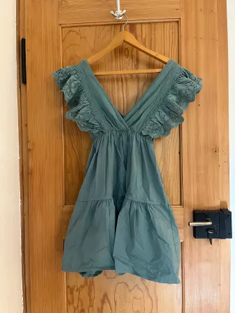 Sommerkleid türkis mit Lockstickerei