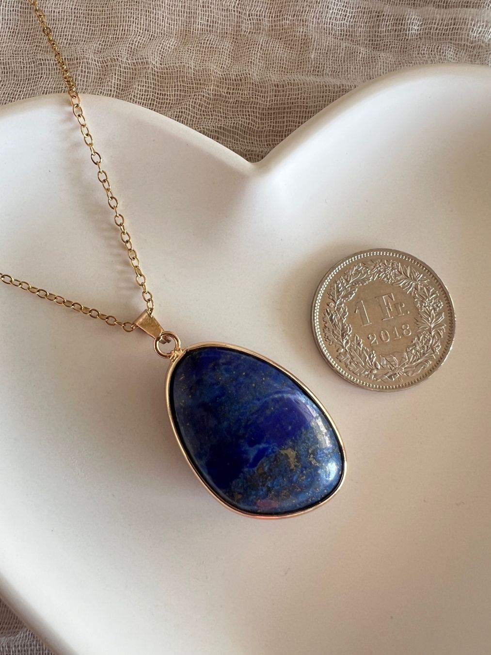 Ciondoli: Collier avec pendentif Lapis Lazuli – Nuovo e nell'imballaggio originale da Pully venduto da sunaddict 1
