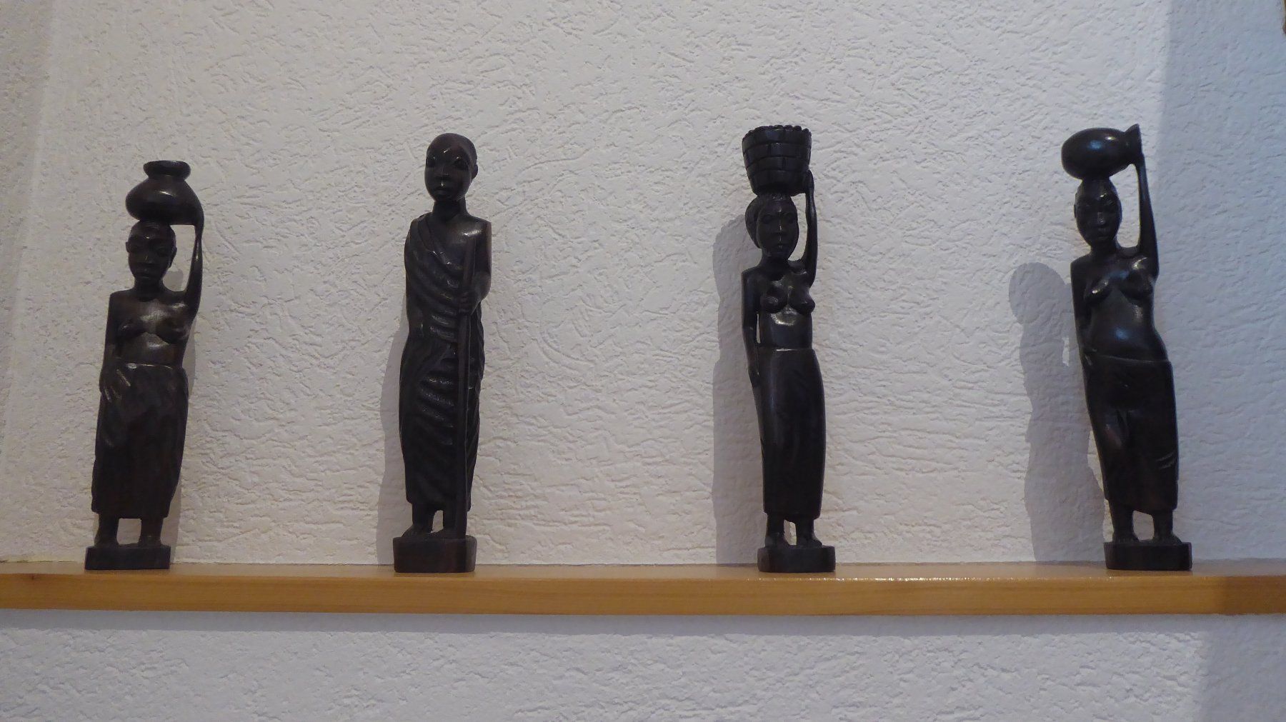 Figuren: 4 Afrikanische Figuren. – Neu (gemäss Beschreibung) aus Zullwil von Dingo402