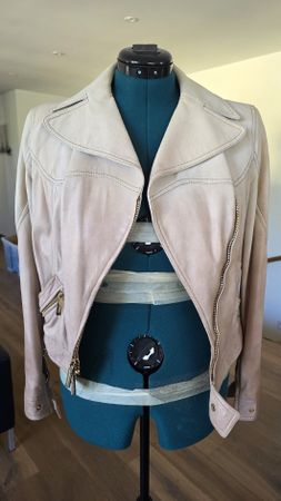 Vintage Versace Lederjacke ein Traum in Puderrosa