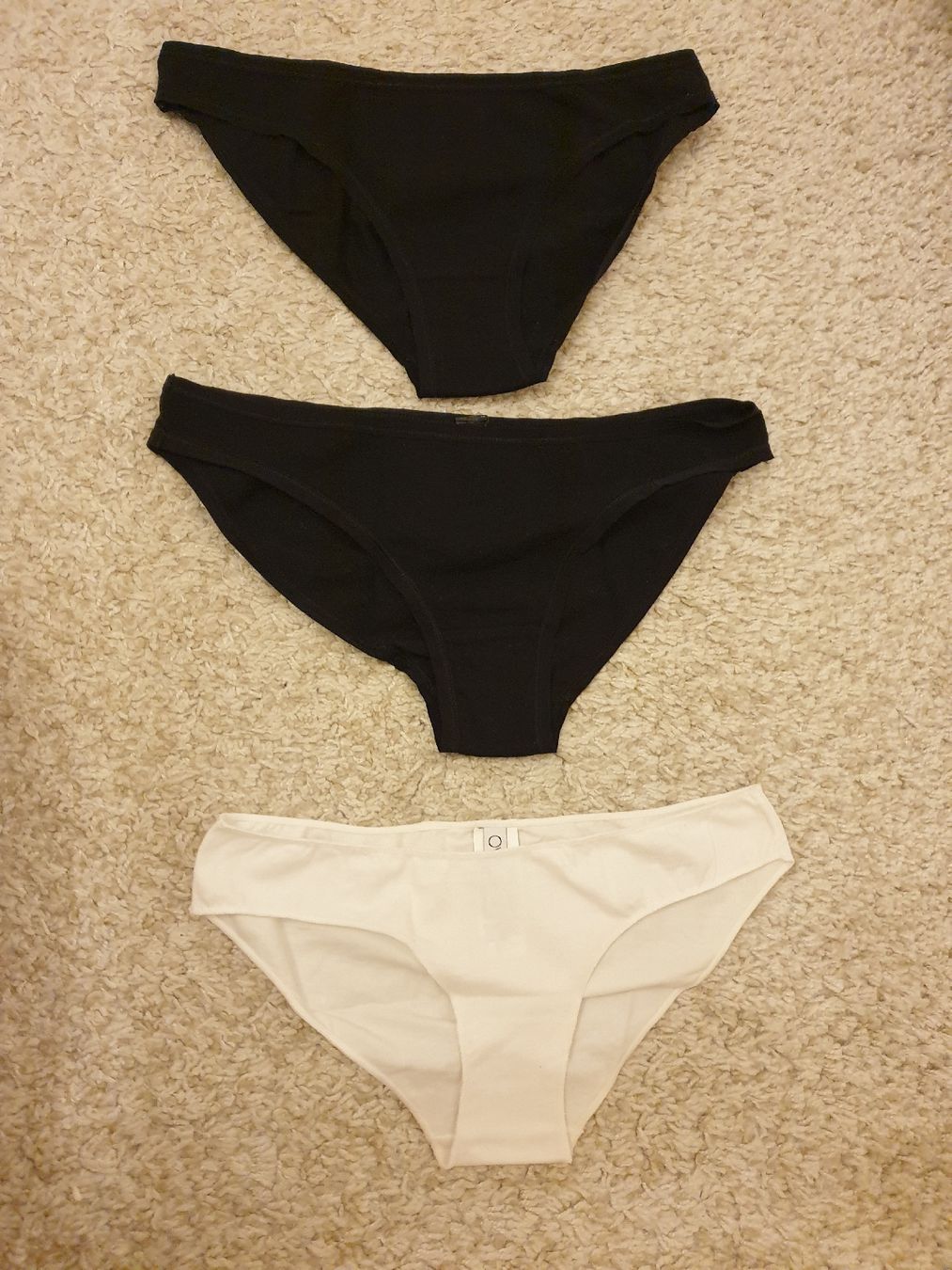 Autres dessous: Slips, S, coton,  noir. blanc, 3 pièces – D'occasion à Neuchâtel par  1