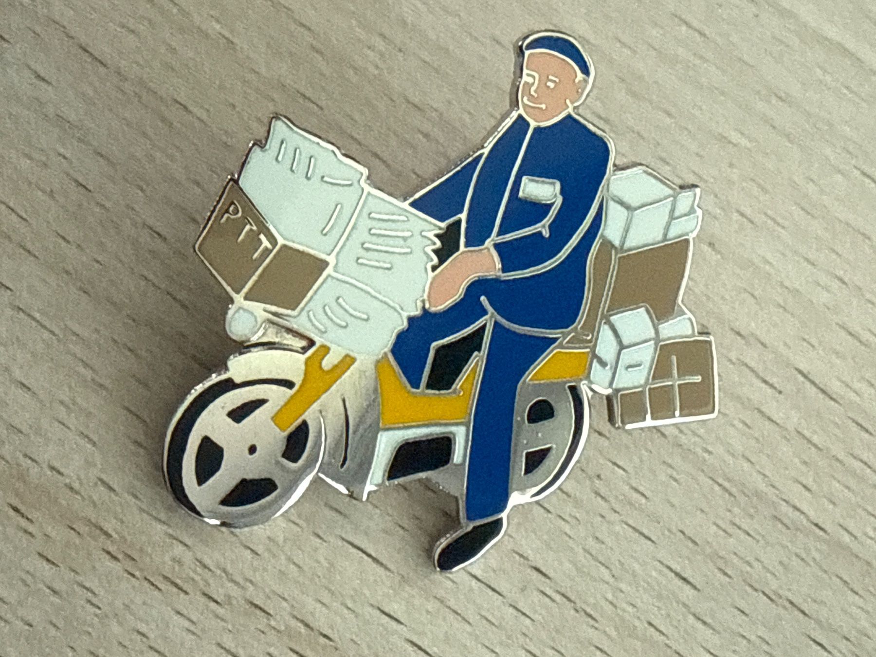 Plaketten & Abzeichen: Pin  PTT Pöstler auf Roller – Gebraucht aus Glattbrugg von Schweigmatt
