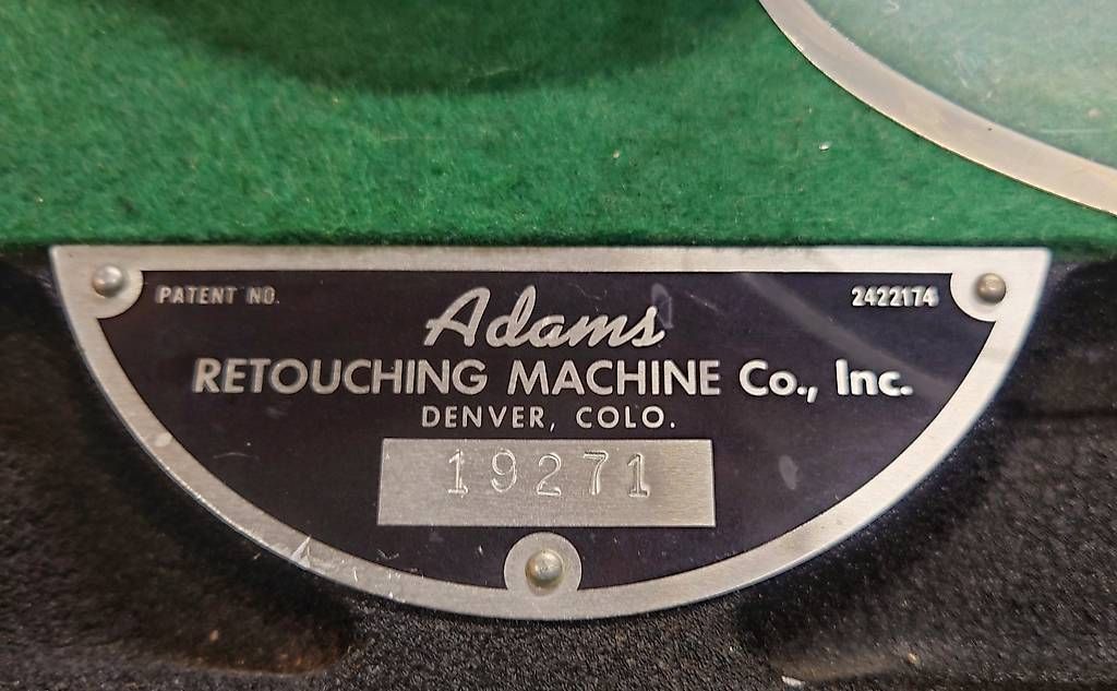 Tutte le macchine: Table lumineuse de retouche, vibrante.  – Usato da Genève venduto da Apo118