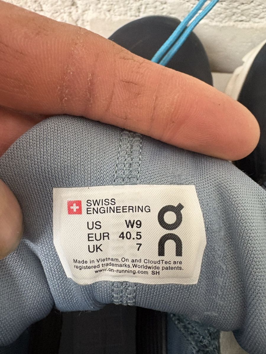 On Scarpe da donna: On Running Cloud Hi Schuhe Damen Grösse 40.5 EU Neu – Usato da Thun venduto da jeff070 3