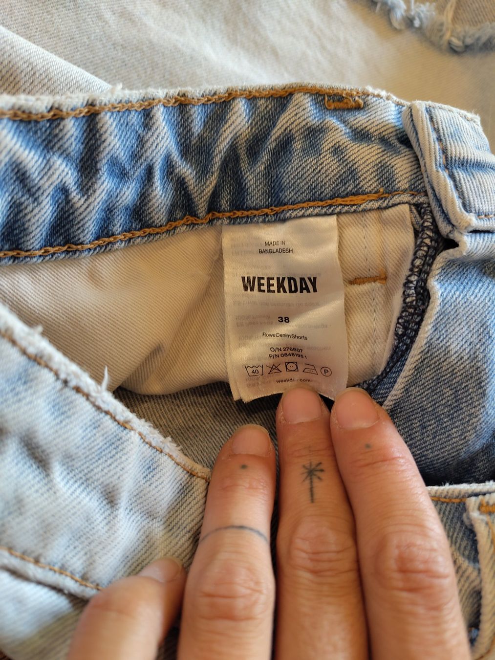 Weekday Jeans: Weekday jeans shorts hellblau M – Usato da Losone venduto da ell_nora89 2