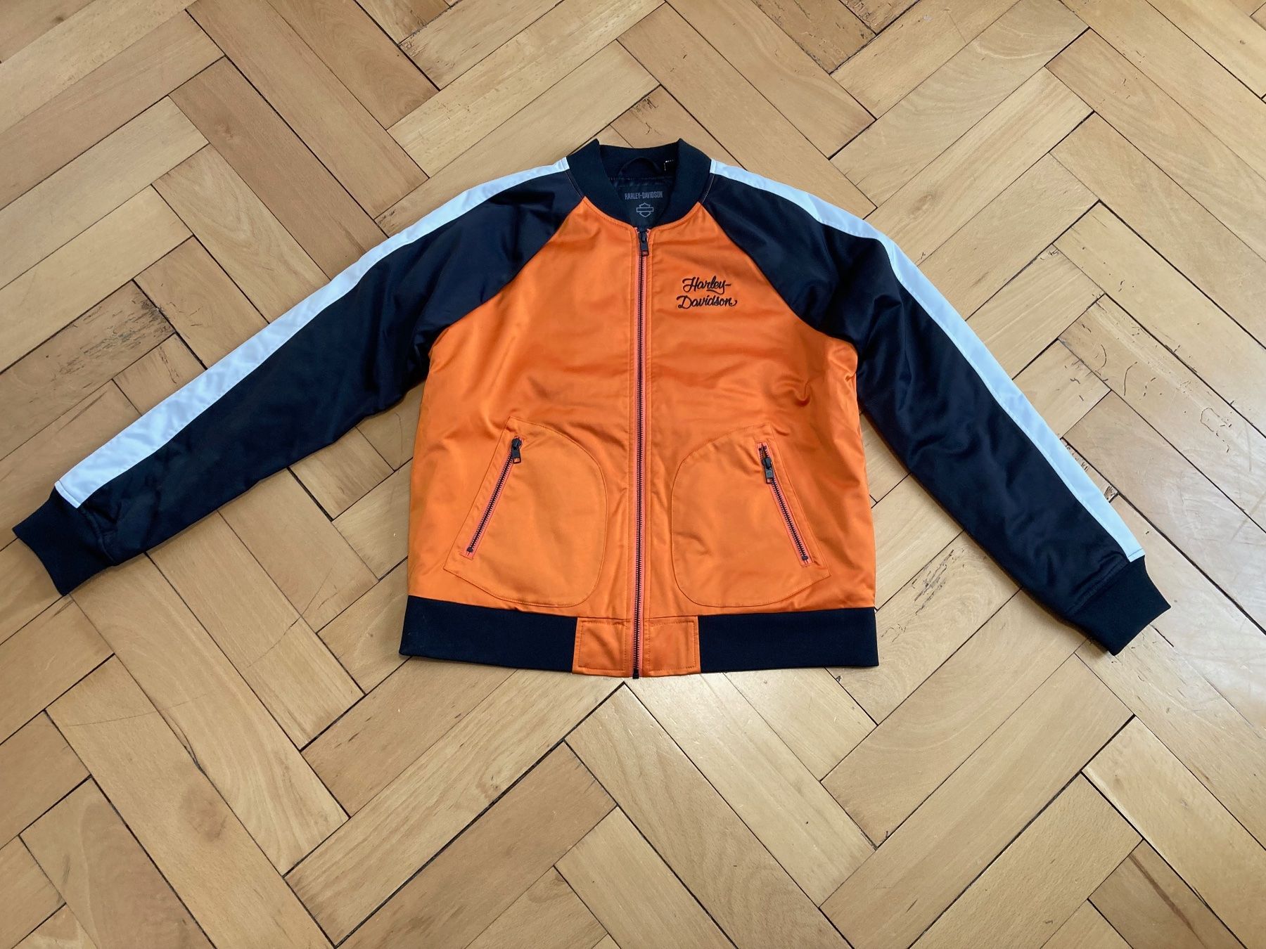 Harley-Davidson Giacche: Harley Davidson Jacket Embroidered NEW Sz M – Nuovo (secondo la descrizione) da Zürich venduto da le_souk 1