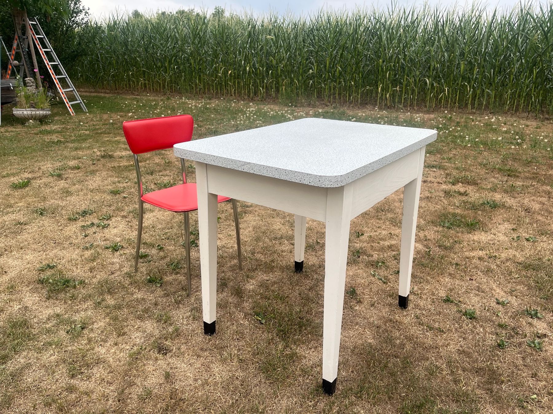 Tables: Küchentisch mit Schublade und Stuhl – D'occasion à Allmendingen b. BE par juair 3