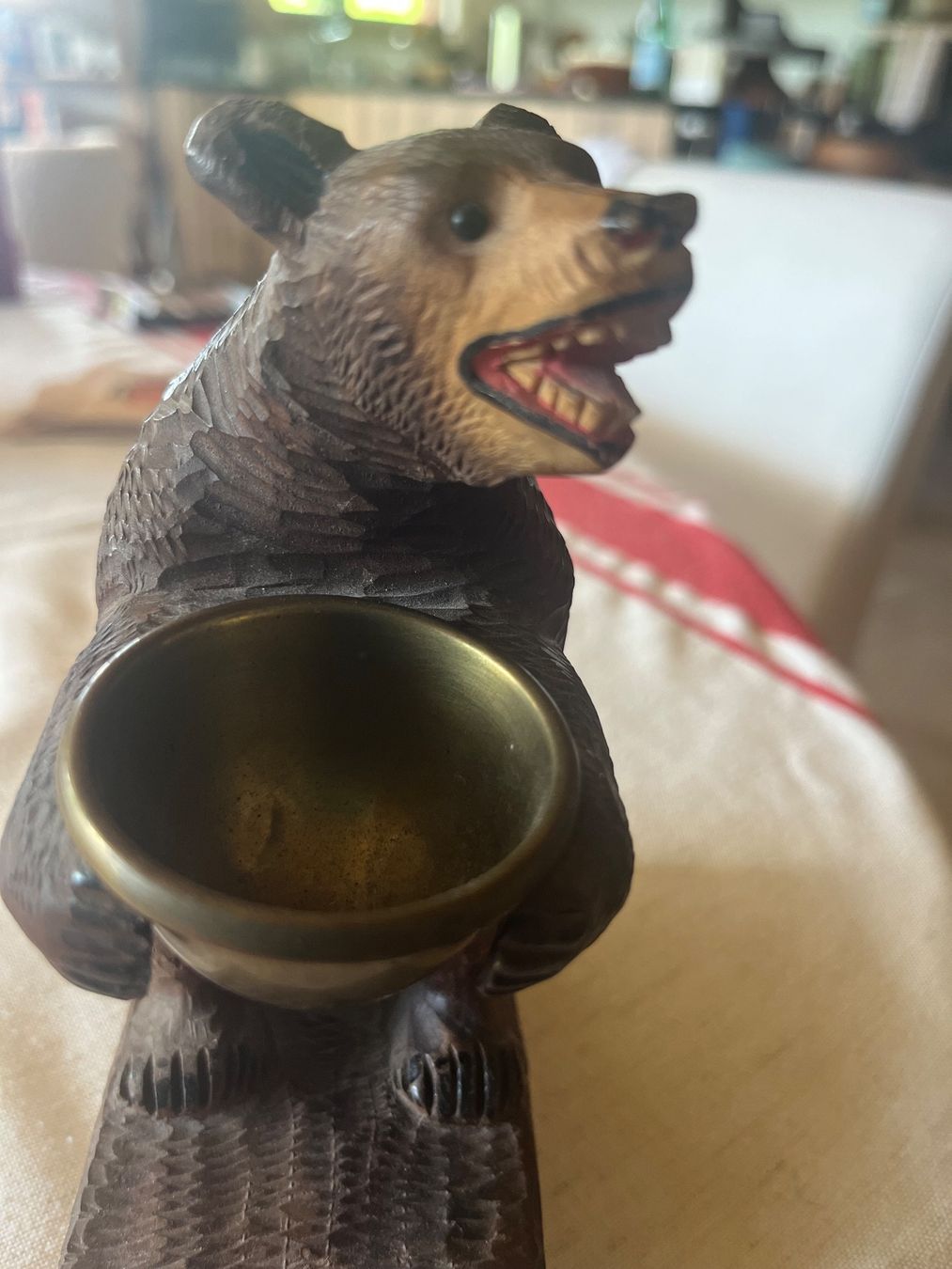 Statuette: Brienzer BÄR geschnitzt mit Kupferschale – Usato da Saanen venduto da SoniaMichaela