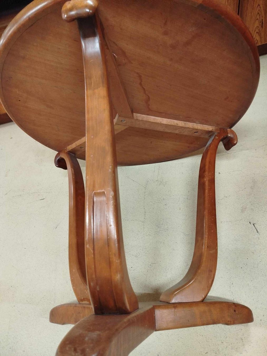 Tische: Vintage art deco  table circulaire – Gebraucht aus La Chaux-de-Fonds von Emmaus2300CDF 3