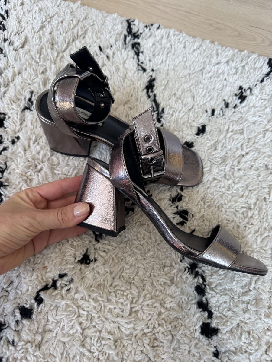 Scarpe da donna: Stylische Metallic Sandalen – Usato da Buchs ZH venduto da crazyhandbaggirl123 2