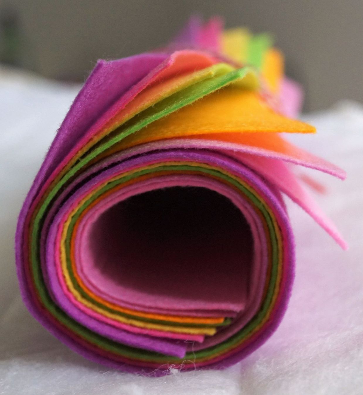 Tessuti: BASTELFILZ-SET, 7 Farben, 30x30 cm Set 9 – Nuovo (secondo la descrizione) da Langenthal venduto da flowersNbirds
