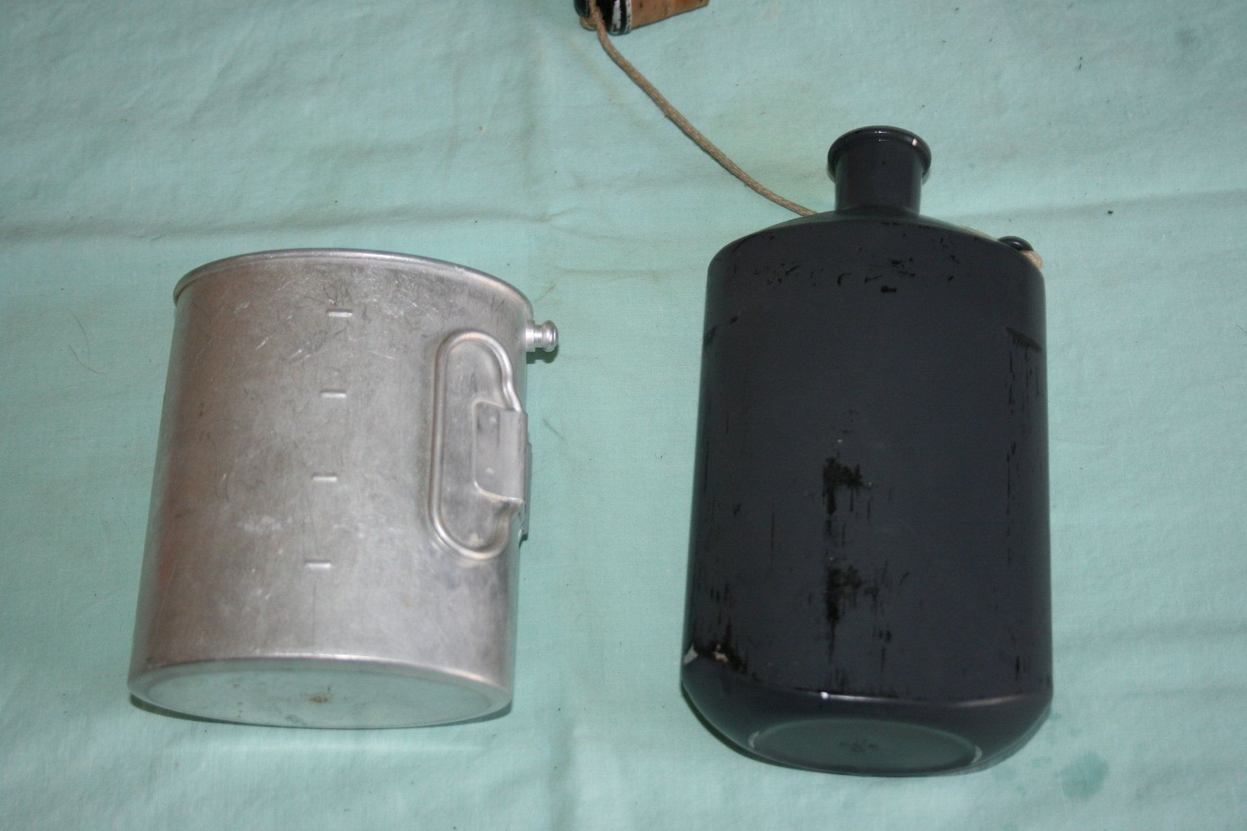 Schweizer Armee Attrezzatura & Pezzi di ricambio: Feldflasche Schweizer Armee. Zustand, siehe Bilder. – Usato da Cadenazzo venduto da Mikeshop 3