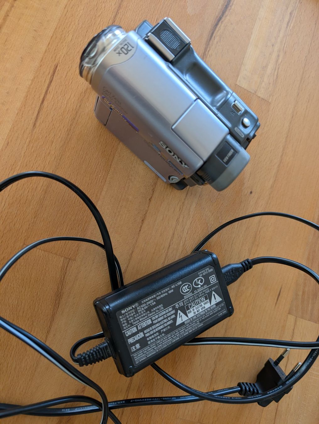 Sony Videocamere: Sony Handcamera Carl Zeiss Mini DV – Usato da St. Gallen venduto da Panini90 2