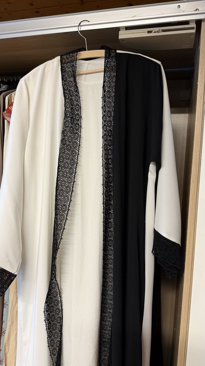 Vestiti: Abaya zweiteilig schwarz-weiss mit Spitze Grösse M – Nuovo (secondo la descrizione) da Haslen GL venduto da rana04 1