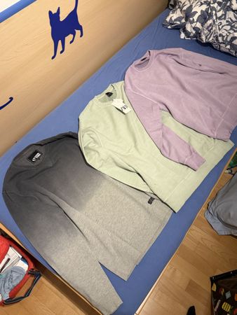 Set of 3 L size sweaters