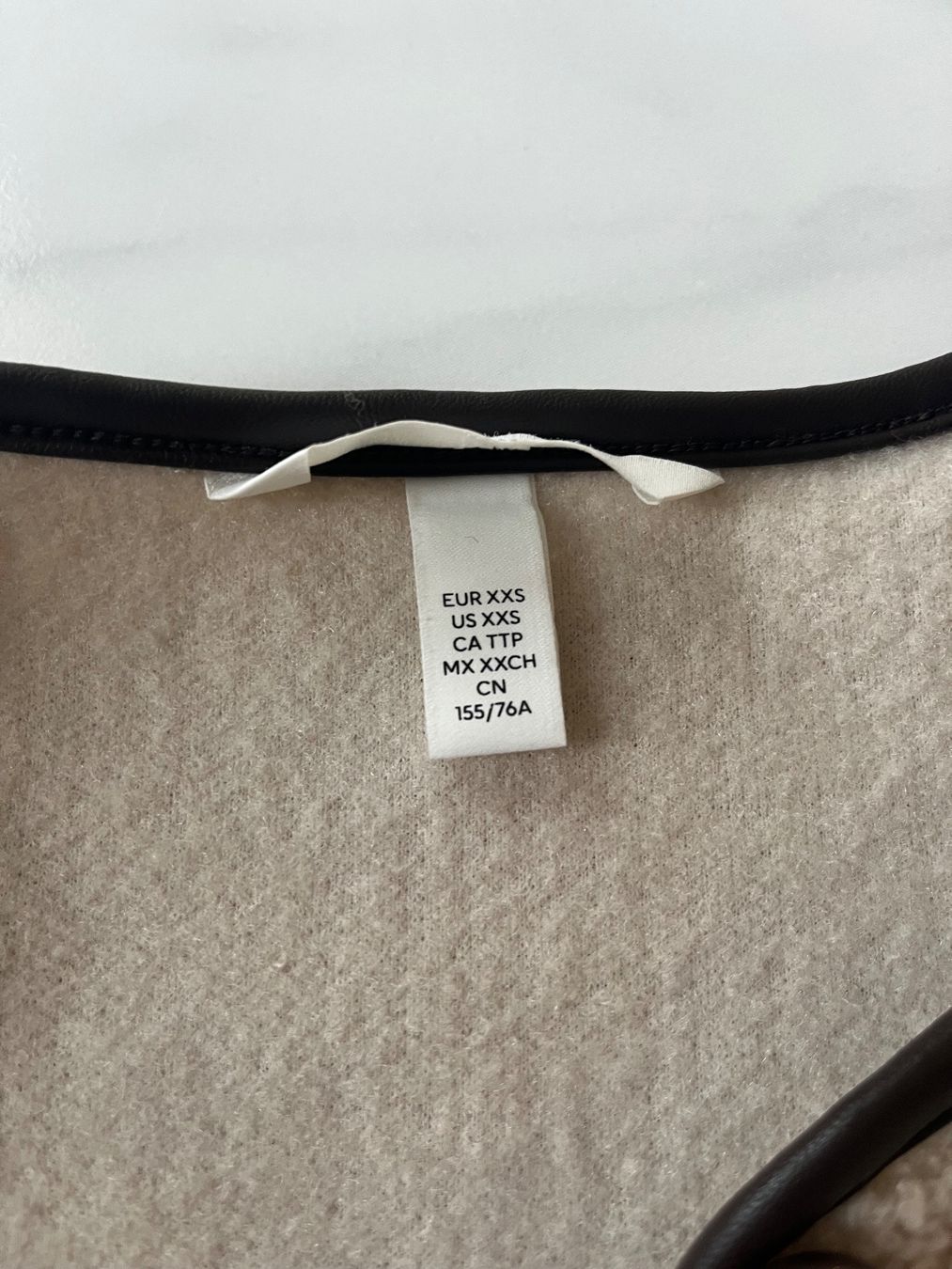 H&M Giacche: Teddy Jacke neu h&m – Usato da Tuggen venduto da Simone00000 1