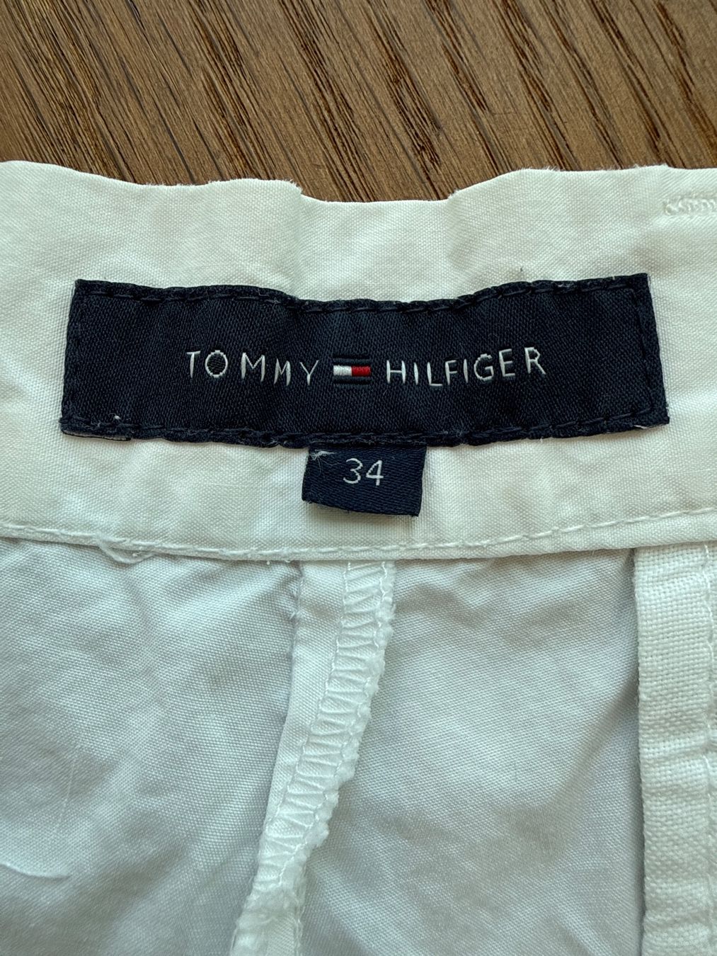 Tommy Hilfiger Pantaloni: TOMMY HILFIGER SHORTS – Usato da Zürich venduto da SWKA 3