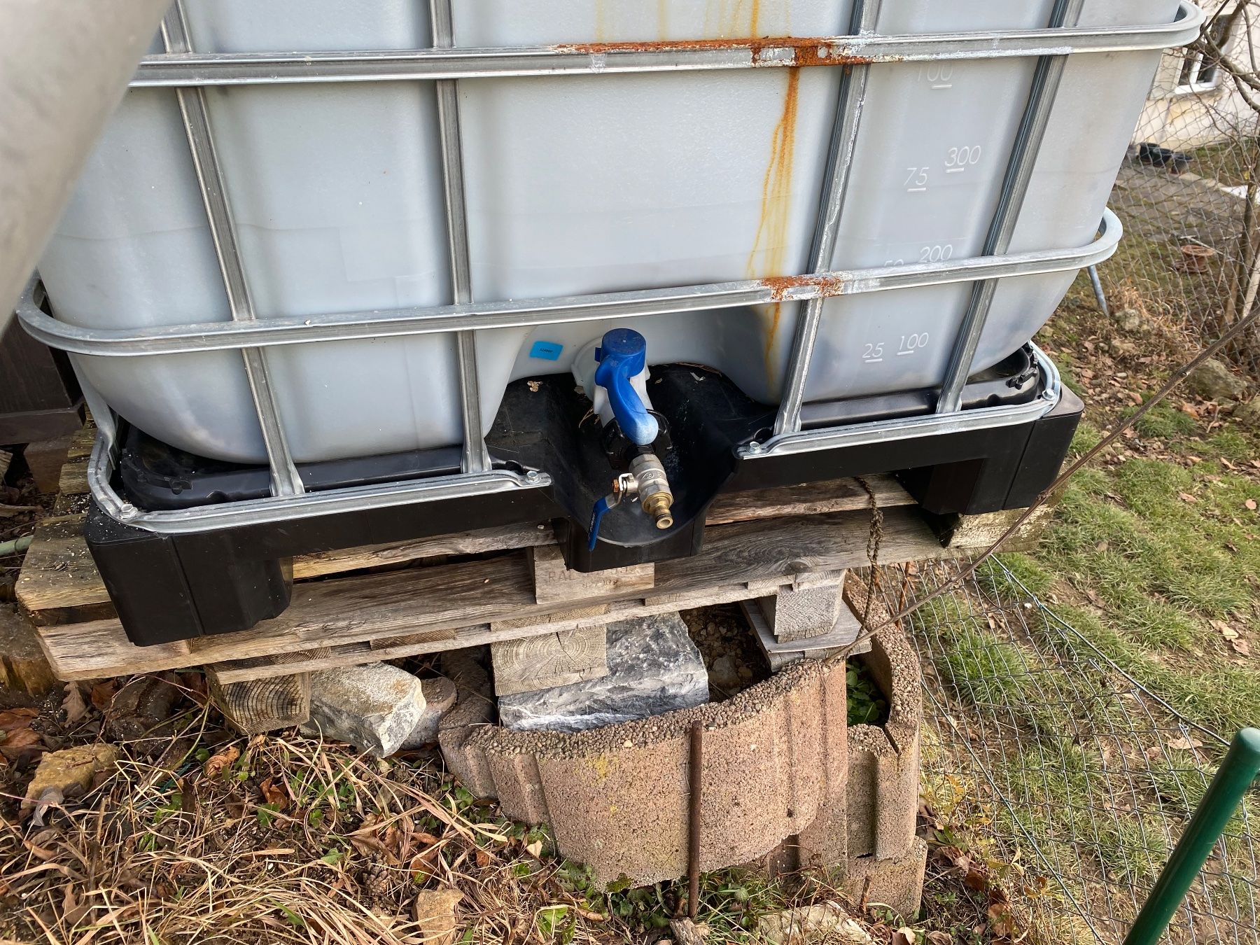 Wassertank 1000l mit Überlauf (Gebraucht) in Reigoldswil für CHF 28 ...