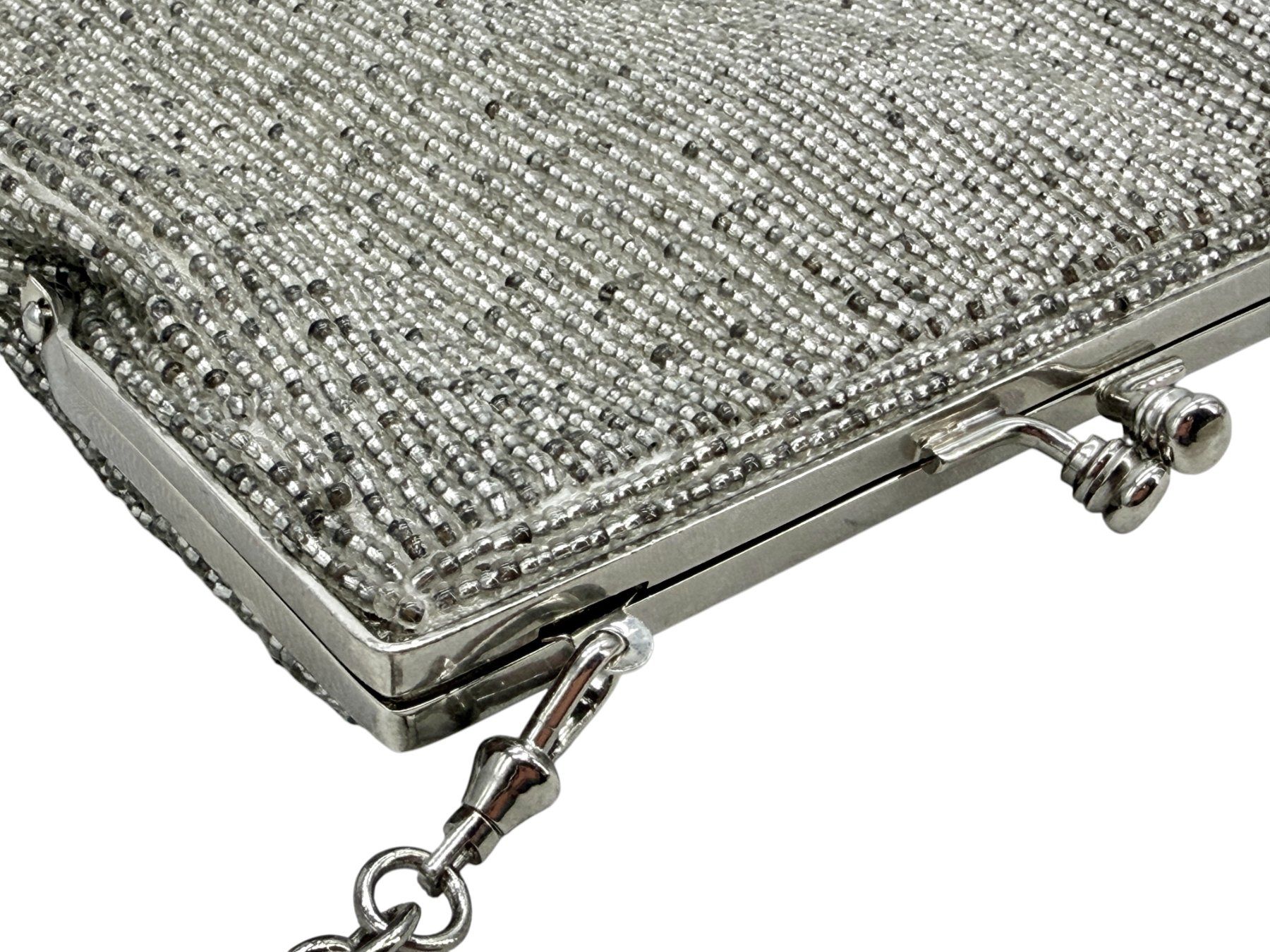 Borse da donna: Sac à main vintage Inge Christopher perlé argenté – Usato da Morges venduto da vintiques 4