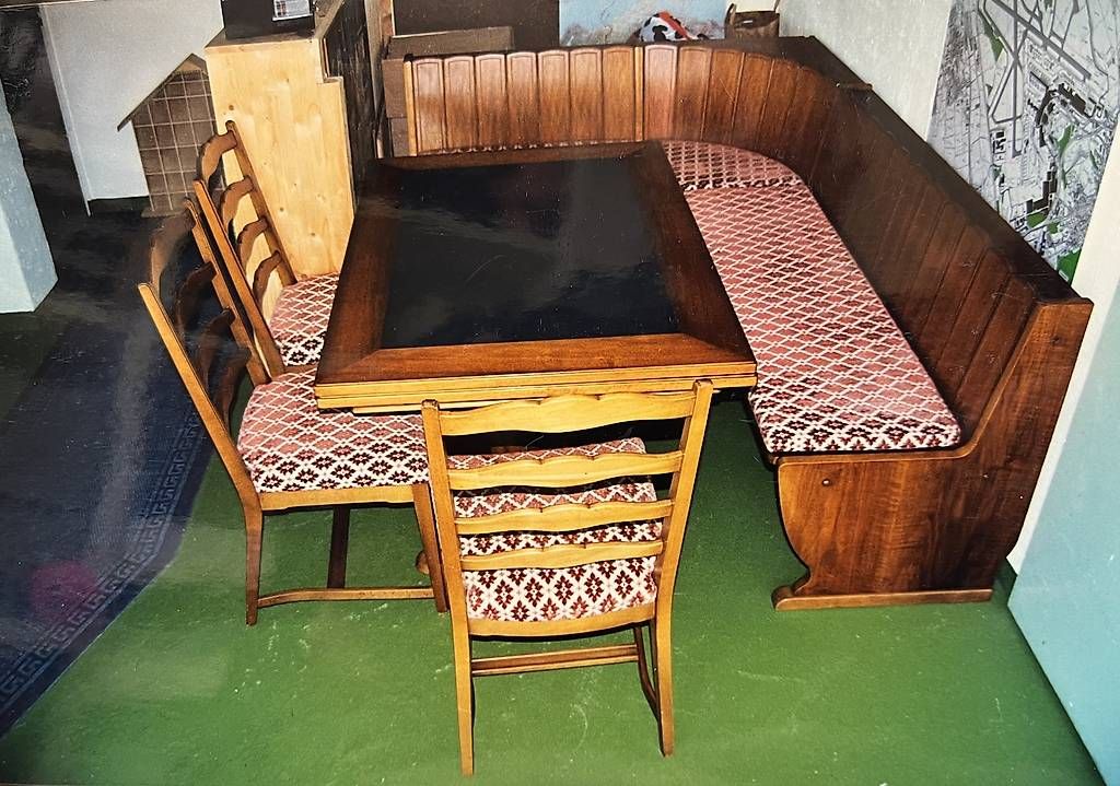 Set di tavolo e panche: Vintage Esszimmer Set – Usato da Hallau venduto da Thislien 1