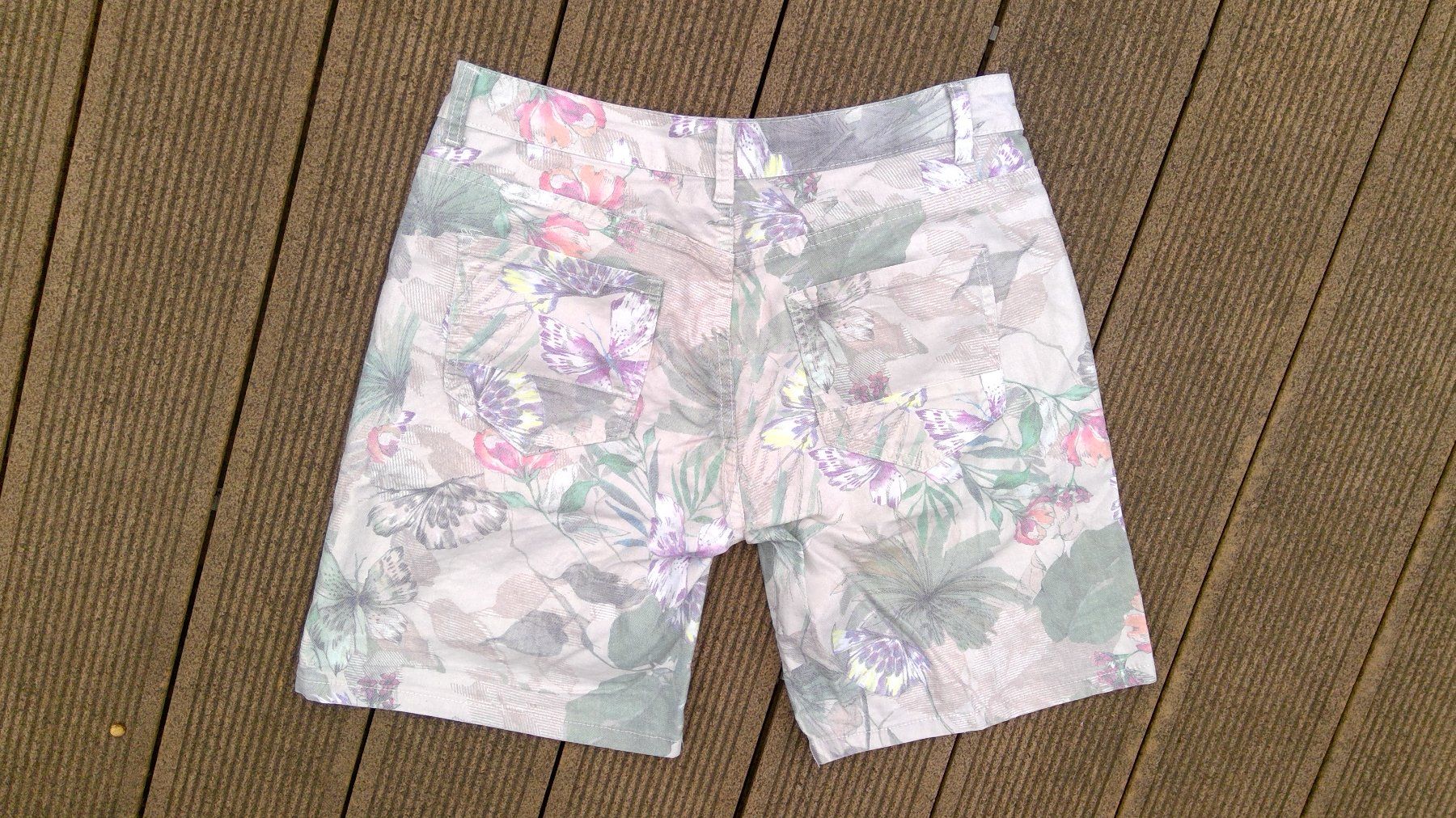 Pantaloni: Bermuda beiges & motifs fleurs CHICORÉE, taille 40, NEUF – Nuovo (secondo la descrizione) da Agiez venduto da chouchanelle 3