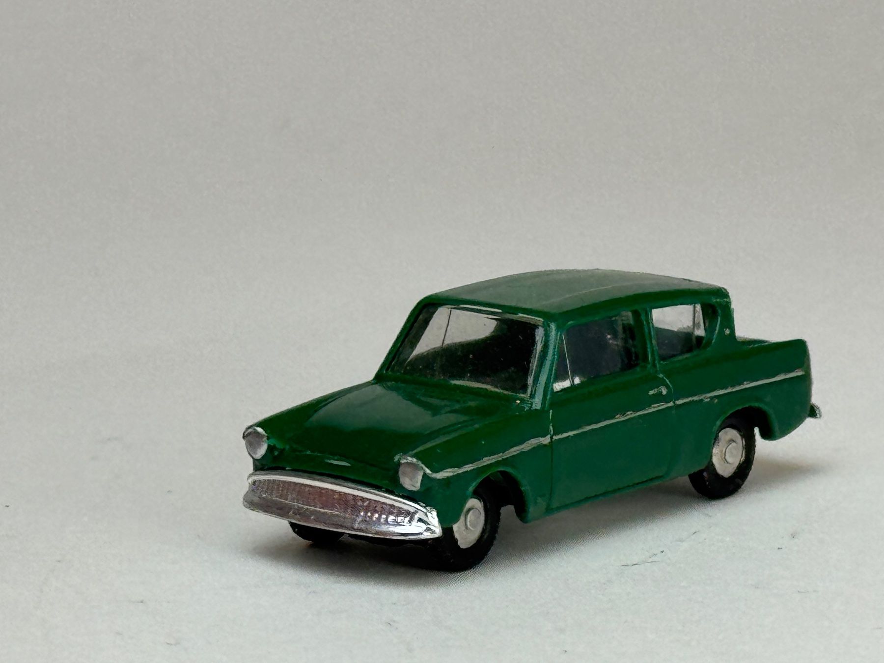 Modellautos: Minix Ford Anglia grün – Gebraucht aus Elm von Wikmtz