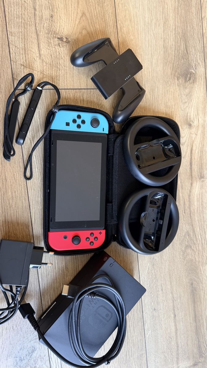 Nintendo Console: Nintendo Switch 1 mit Zubehör  – Usato da Baldingen venduto da Mcknabe