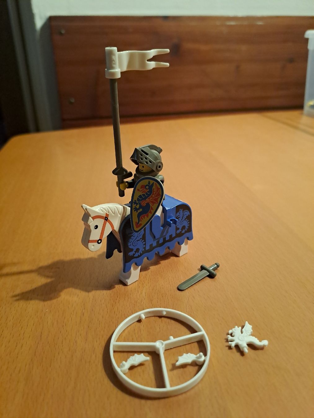 Lego Giocattoli: Lego Ritter aus 6086 mit Pferd  Versand möglich – Usato da Kestenholz venduto da Knox1973