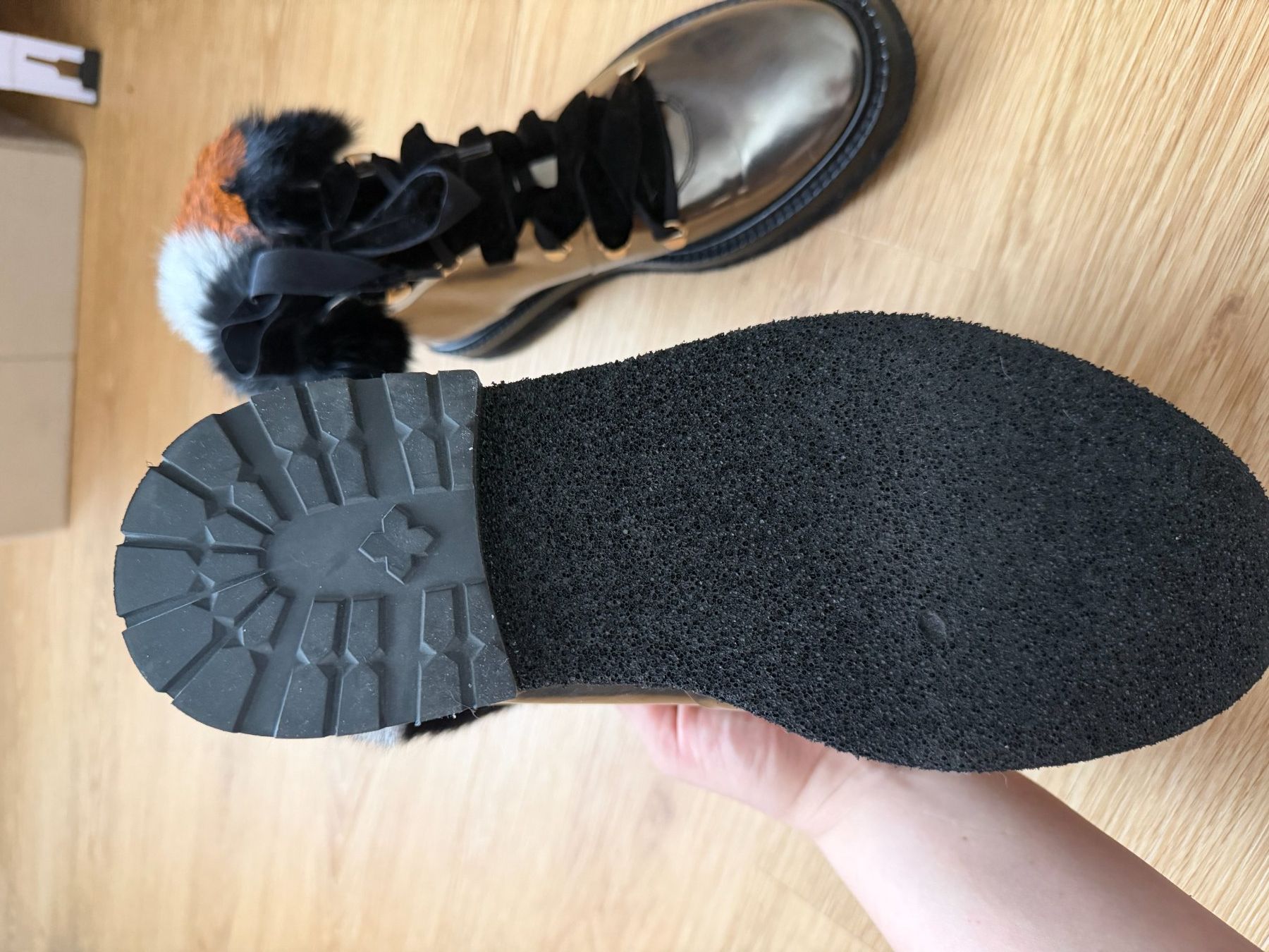 Scarpe da donna: Coole Winterstiefel mit Fellbesatz, Gr. 39 – Usato da Oberrieden venduto da 4dam 1