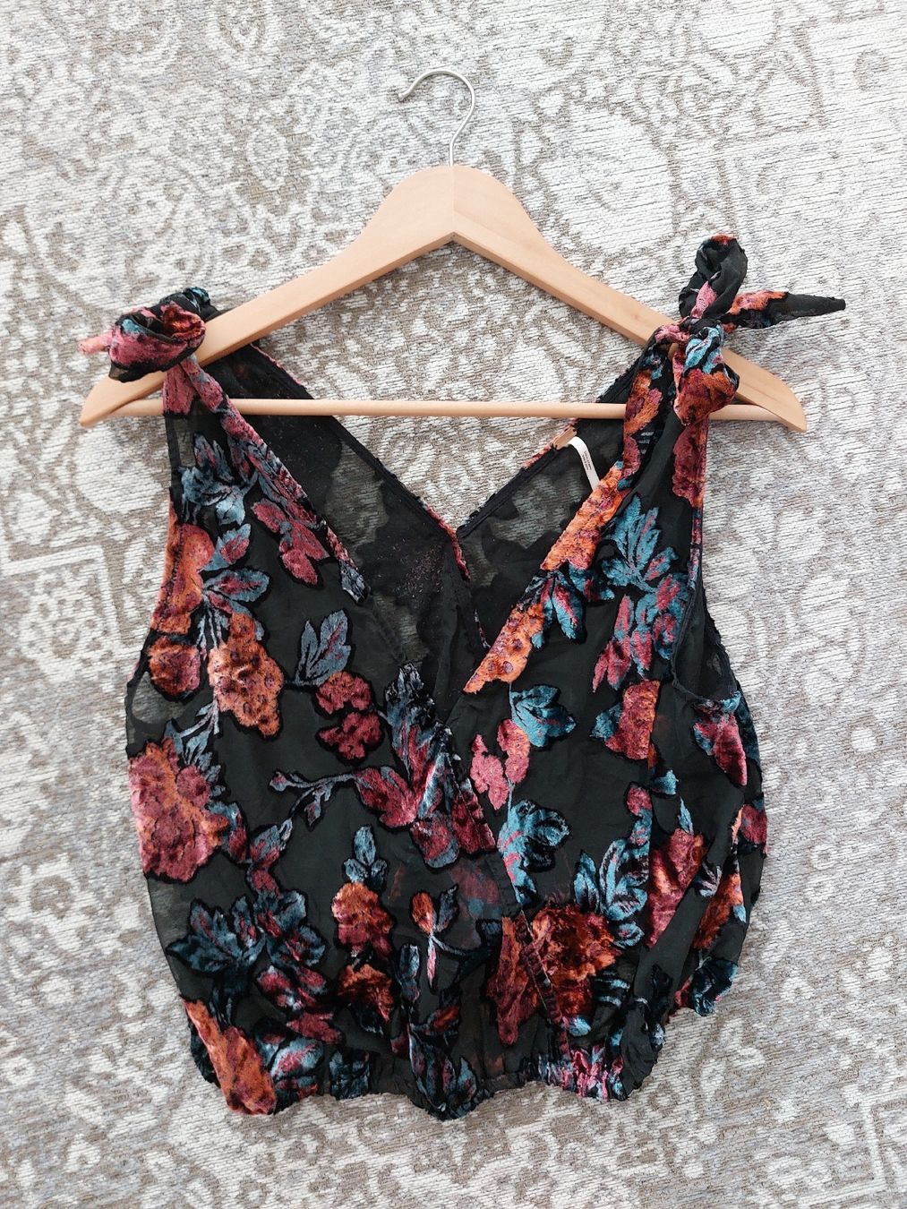 Tops: Top Free People Samt / transparent – Gebraucht aus Münchenbuchsee von Ataf_Morgana