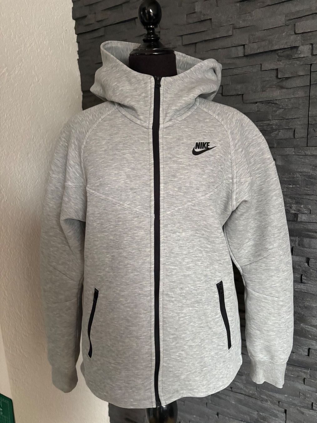 Nike Jacken: Nike Tech Fleece Jacke Damen S – Gebraucht aus Nürensdorf von Trisch 1