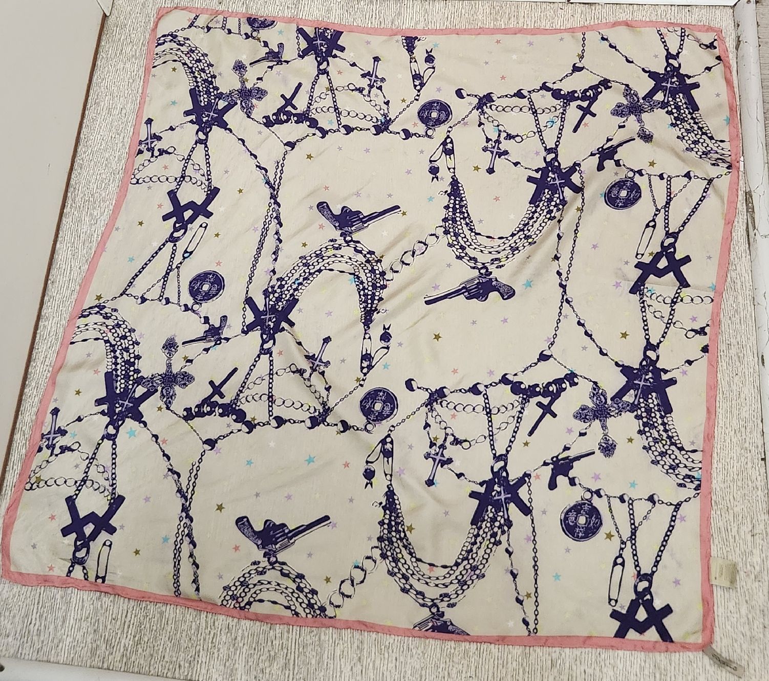 Foulards, Tücher & Schals: Foulard CODELO 100% soie crème imprimé chaînes pistolets – Gebraucht aus Niedergösgen von Eva2410 3