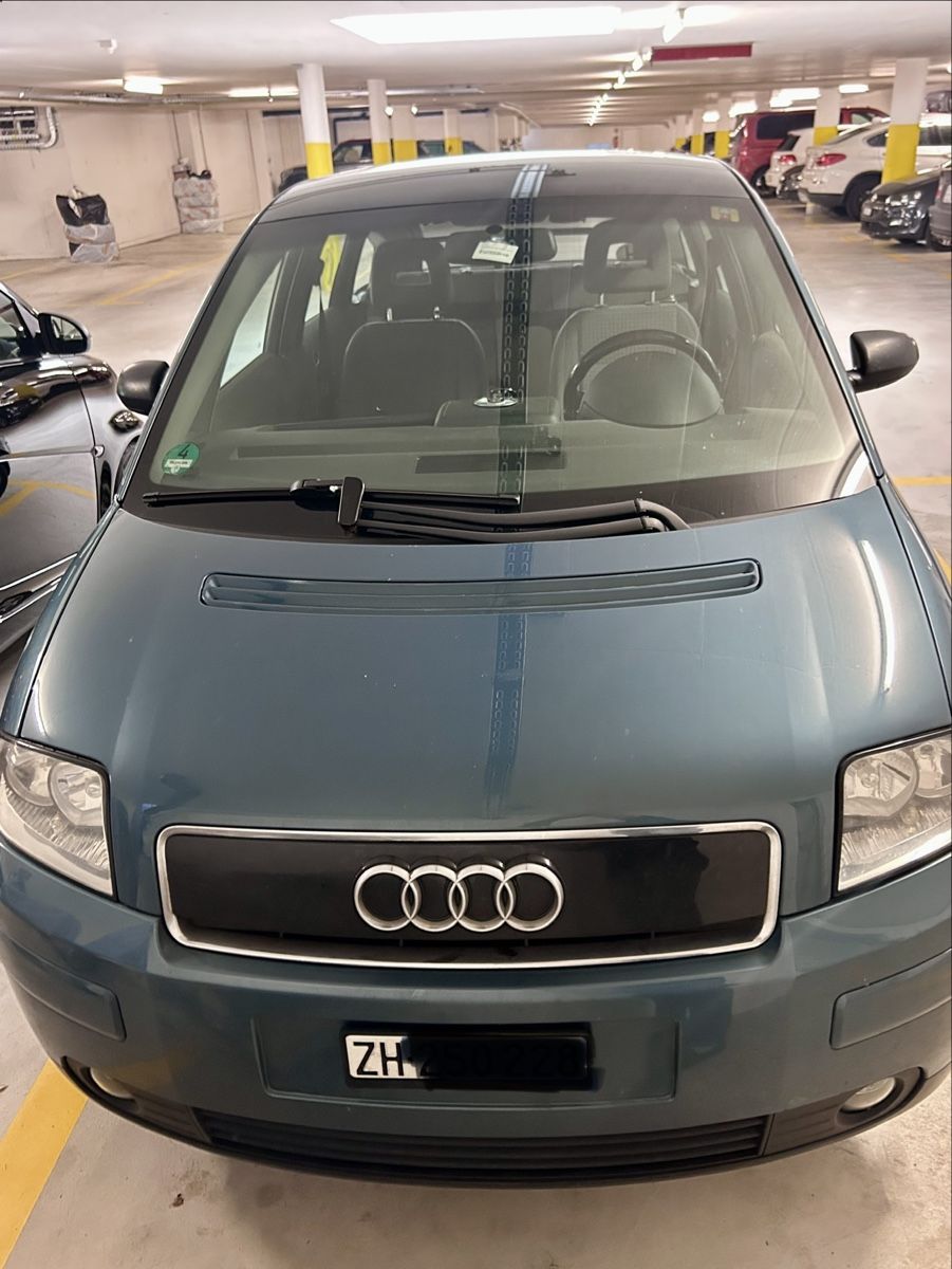 Audi Autos: Audi A2 Limousine blau 1.4 ab 1.- Sfr. – Defekt aus Zürich von Binoemli