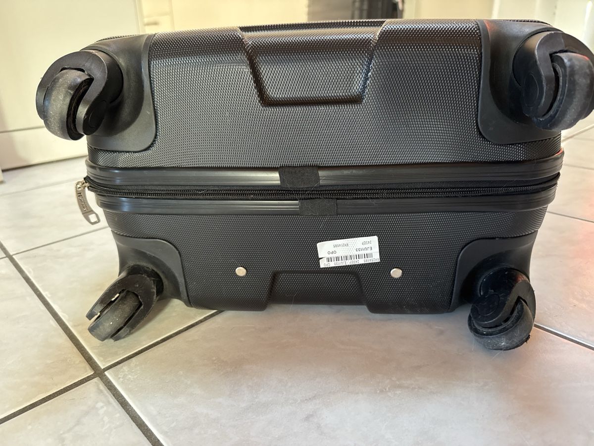 Valigie: Guter Reisekoffer, svart, 4 Rollen – Usato da Spiez venduto da Wasser13 2
